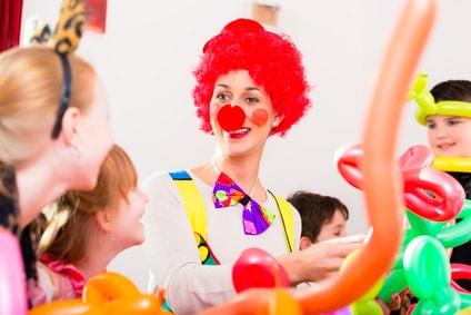 payaso infantil con juegos para niños