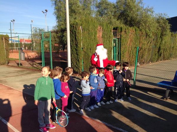 Papa Noel en un club de tenis