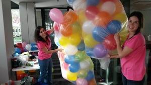 decoraciones con globos con animadores para fiestas infantiles